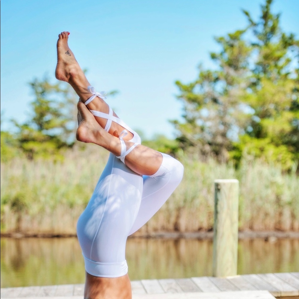 white ankle/calf tie cropped flexi Lexi yoga pants